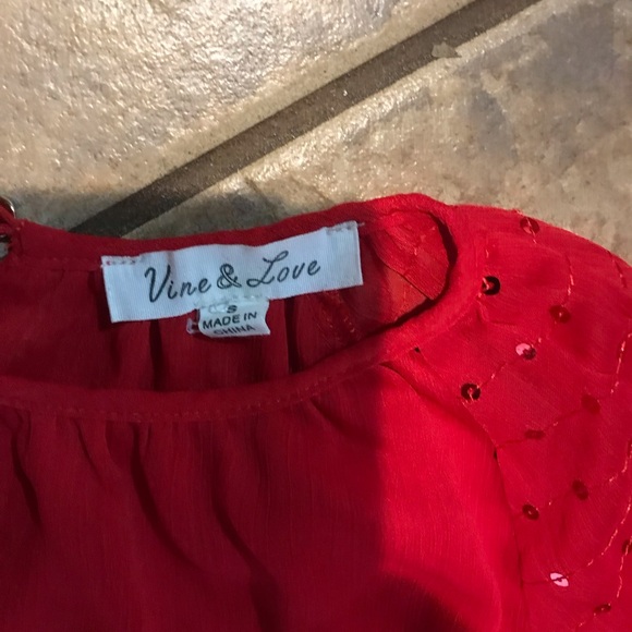 Vine & Love Red Blouse with puffy sequined sleeves size Small #2168 - Picture 5 of 6